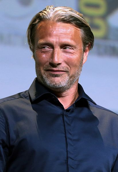 411px-Mads_Mikkelsen_by_Gage_Skidmore_2.jpg