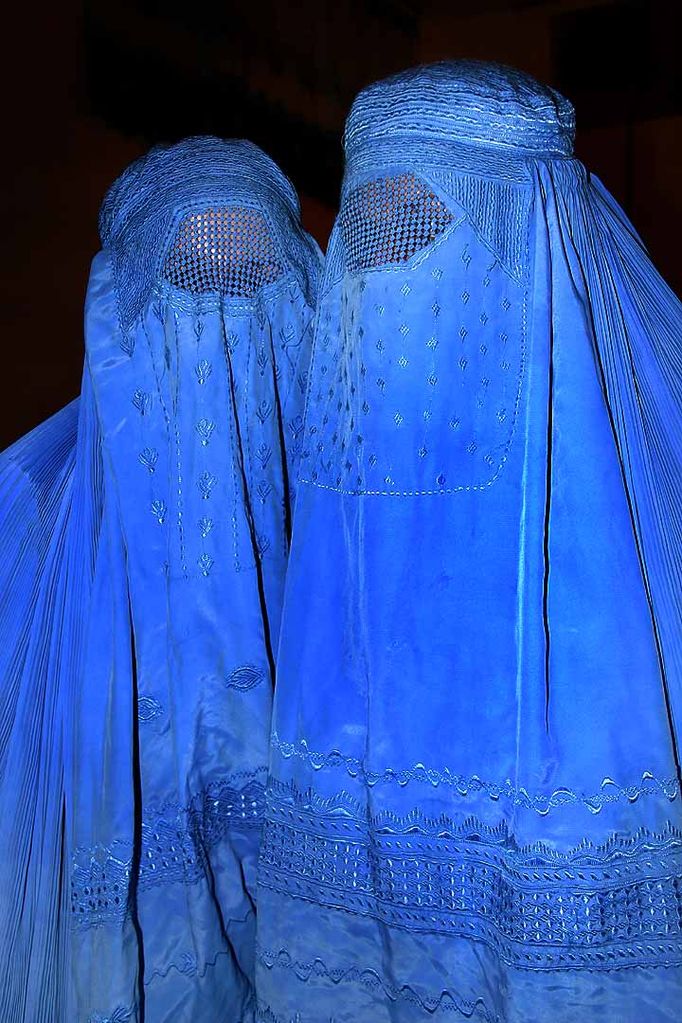 682px-Burqa_Afghanistan_01.jpg