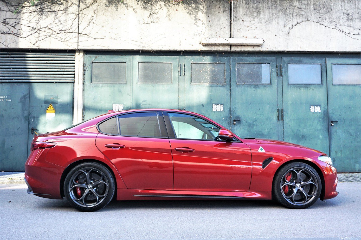 alfa-romeo-giulia-quadrifogliosolo-profile1538151289-ea9f500c.jpeg