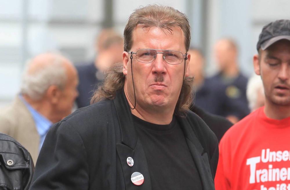als-der-dorf-nazi-unseren-schornstein-fegte-npd-body-image-1470220468-size_1000.jpg
