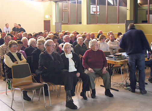 Beim-Dorf-Kino-schwelgen-Buerger-in-Erinnerungen_ArtikelQuer.jpg