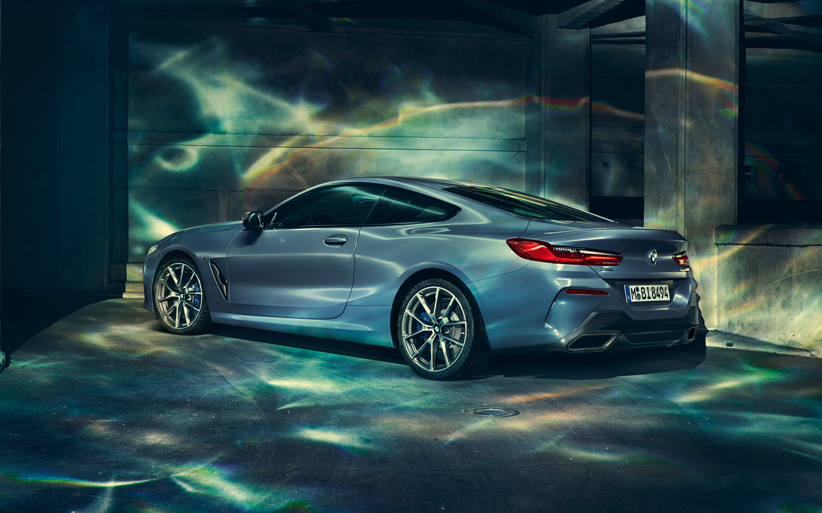 bmw-8series-coupe-gallery-wallpaper-03.jpg.asset.1527577199065.jpg