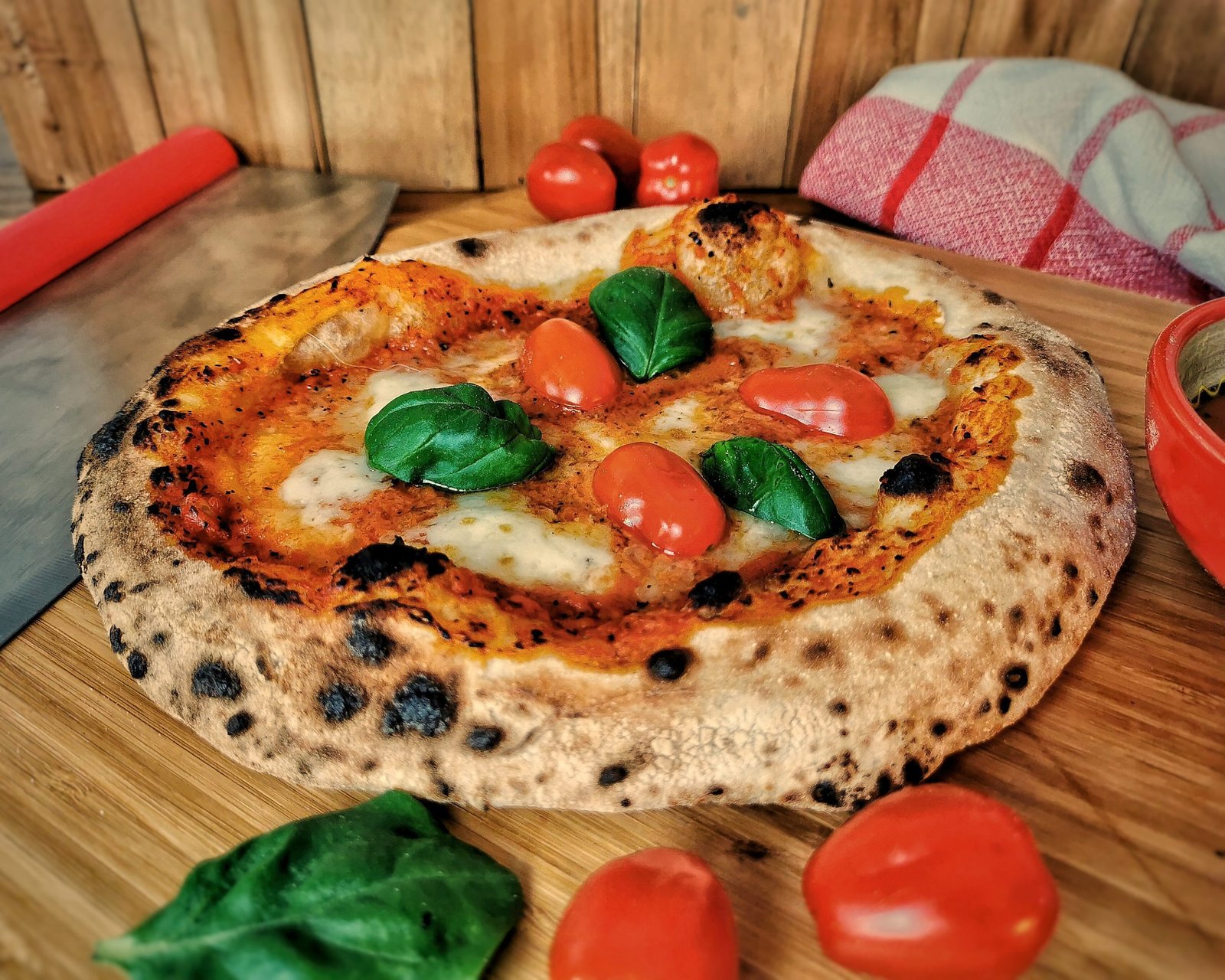 Die-hohe-Hydration-sorgt-für-den-Dalmatiner-Look-bei-der-Pizza-01-scaled-e1587720668839.jpeg