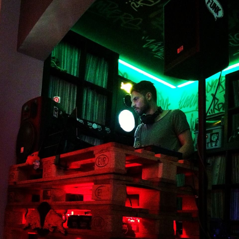 dj.jpg