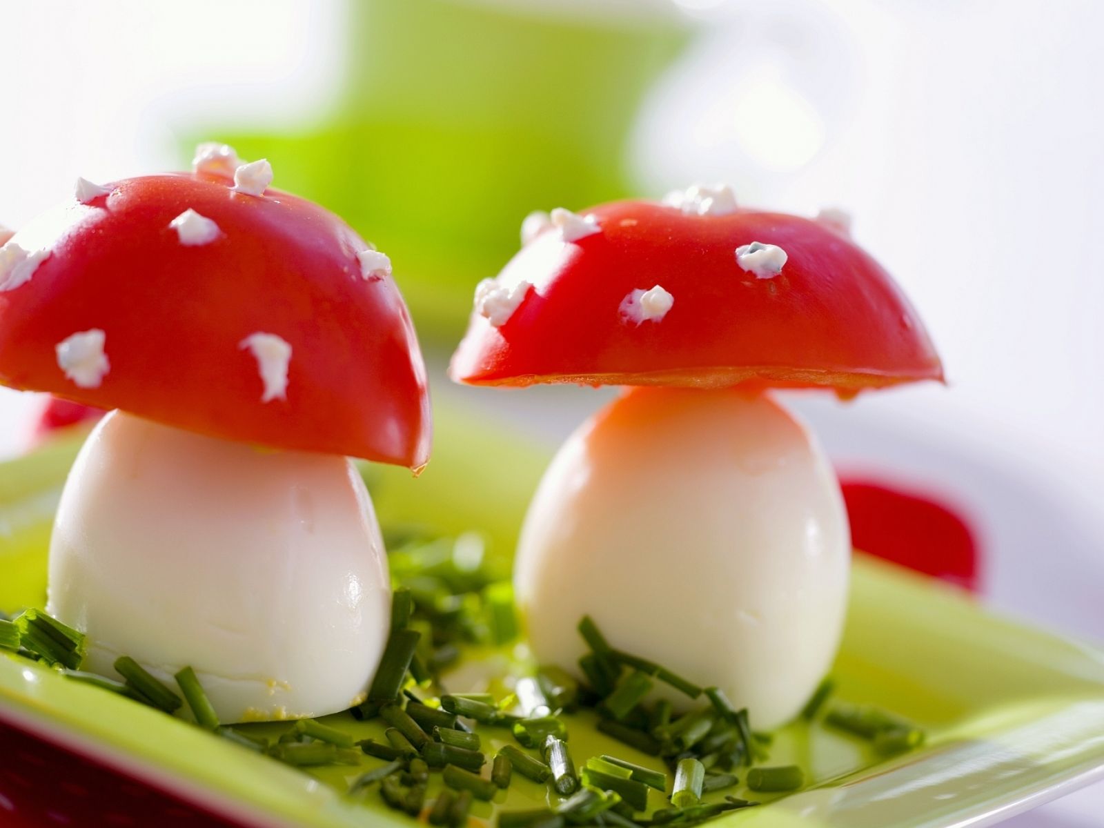 eier-und-tomaten-als-fliegenpilze-getarnt-41635.jpg