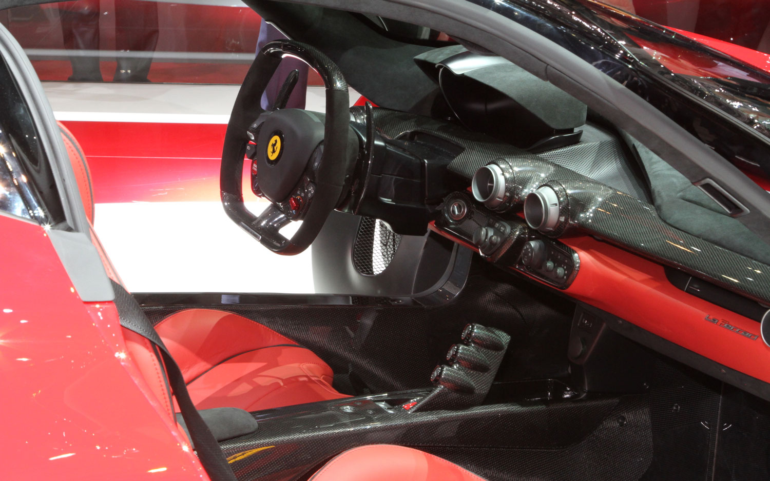 Ferrari-LaFerrari-front-interior.jpg