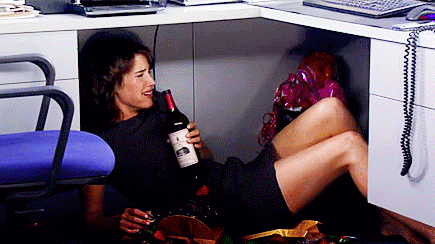 himym-robincryingunderdesk.gif