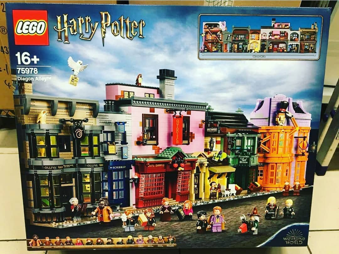 LEGO-Harry-Potter-75978-Diagon-Alley-1.jpg