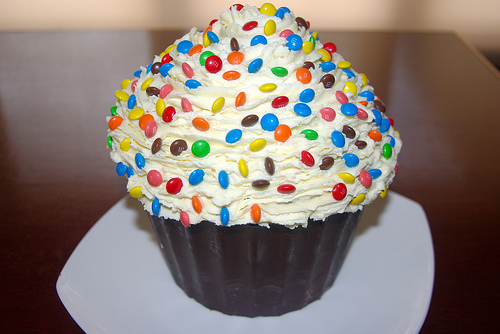 MM-Giant-Cupcake-Cake.jpg