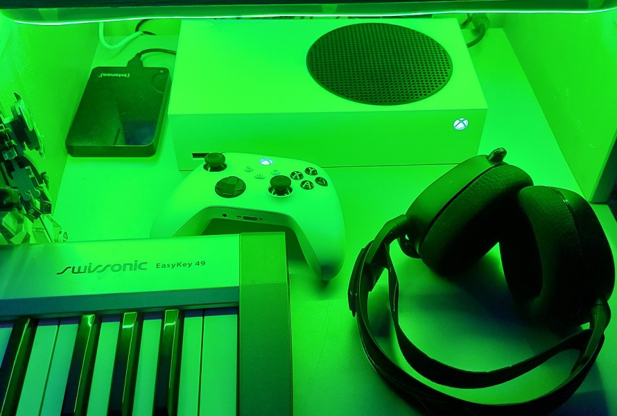 Neon Box.jpg