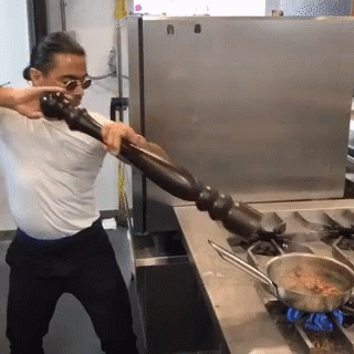 nusret-salt-bae.gif