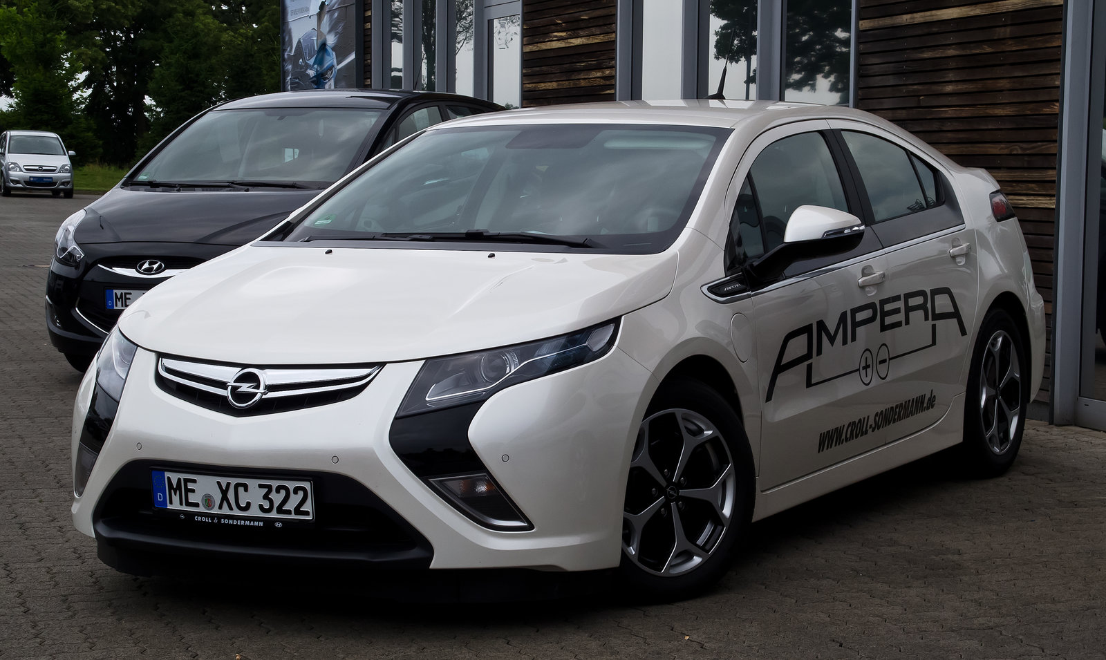 Opel_Ampera_ePionier_Edition_–_Frontansicht,_9._Juli_2012,_Heiligenhaus.jpg