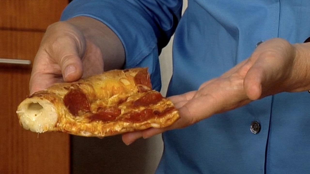 Pizza-mit-Kaeserand.jpg