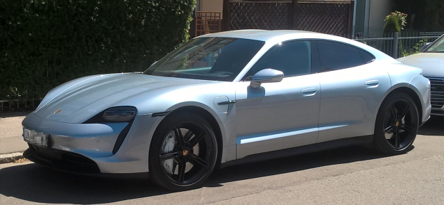 Porsche Taycan.jpg