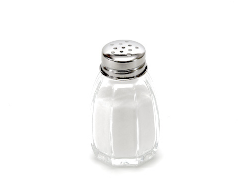 Salt_shaker_on_white_background.jpg