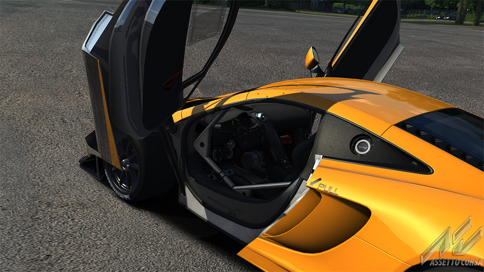 Showroom_mclaren_mp412c_gt3_2.jpg