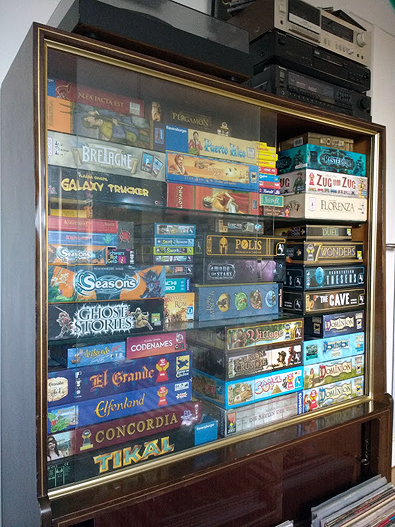 Spielevitrine.jpg