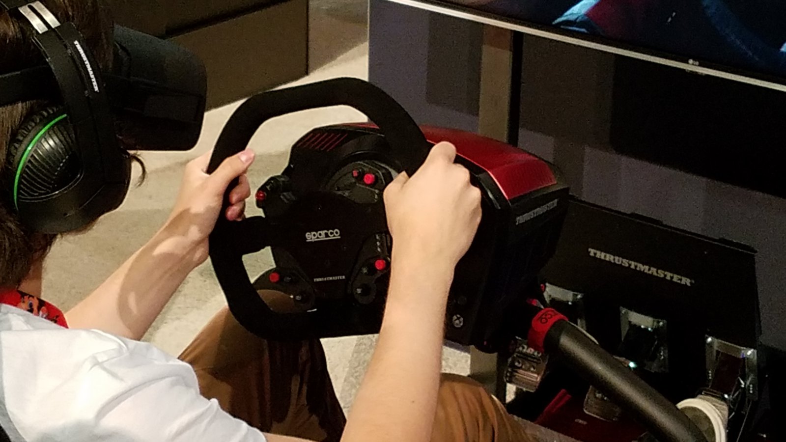Thrustmaster-Sparco-rim-1-2.jpg