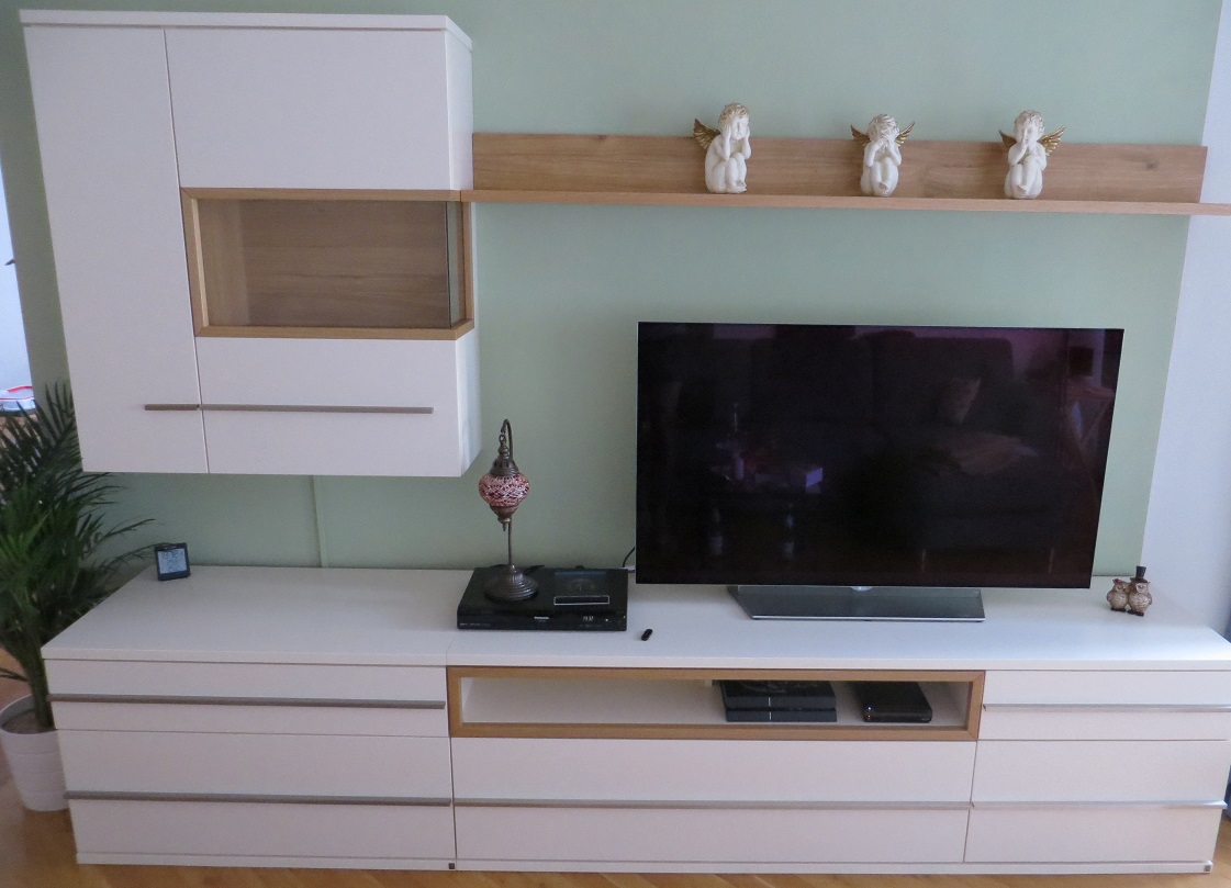 TV1.jpg
