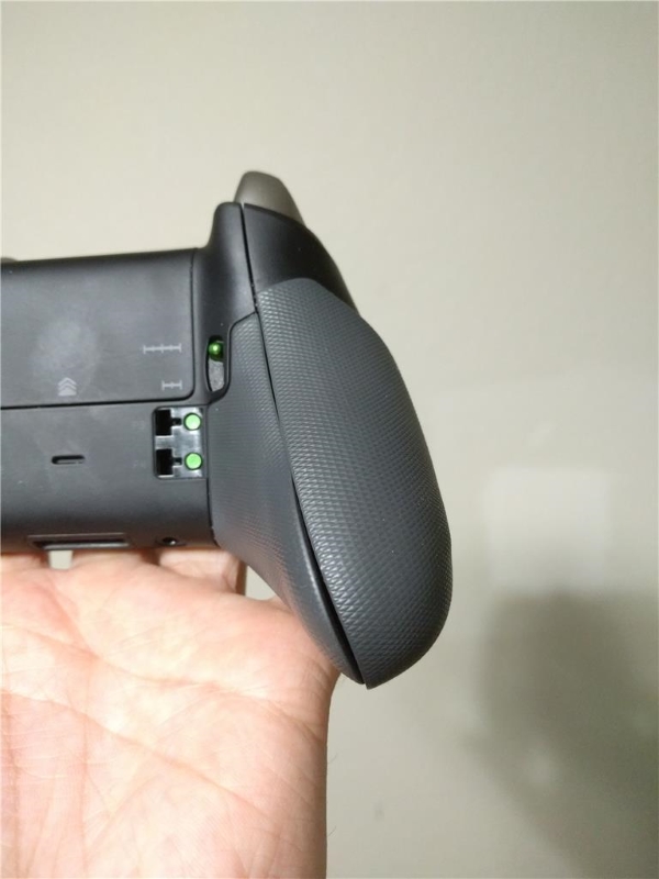 xbox-elite-controller-broken-one-wireless-grips-falling-off-microsoft.jpg