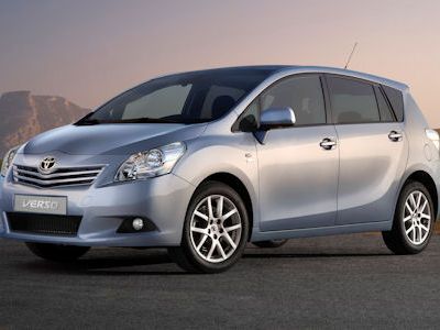 Toyota_Verso_1.jpg