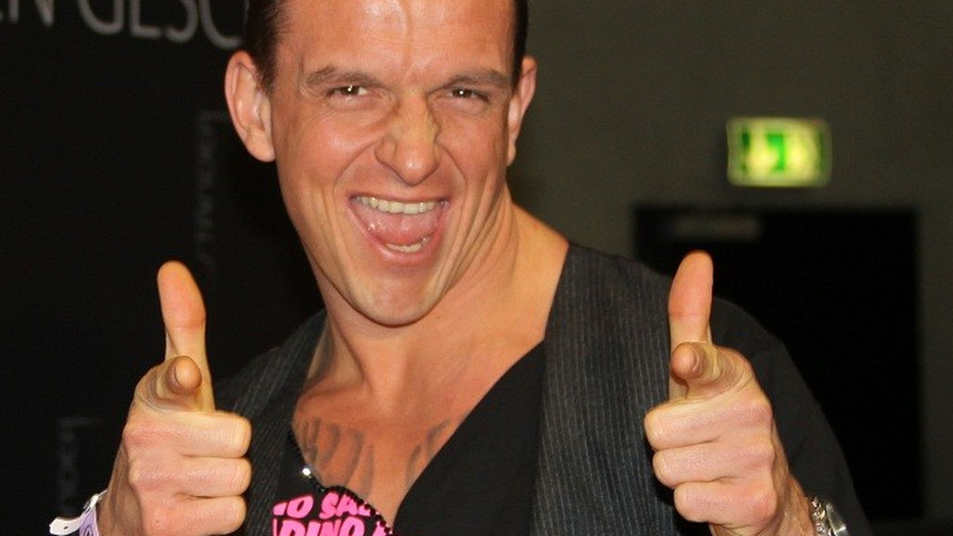 porno-klaus-daumen-hoch.jpg