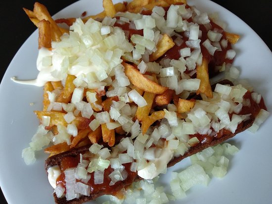 frikandel-und-pommes.jpg