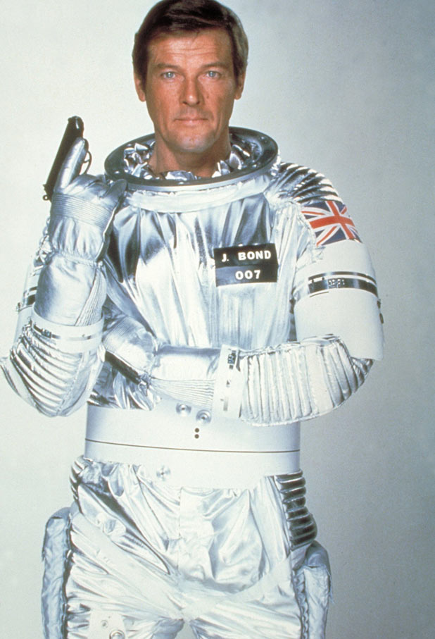 618w_james_bond_in_pictures_7.jpg