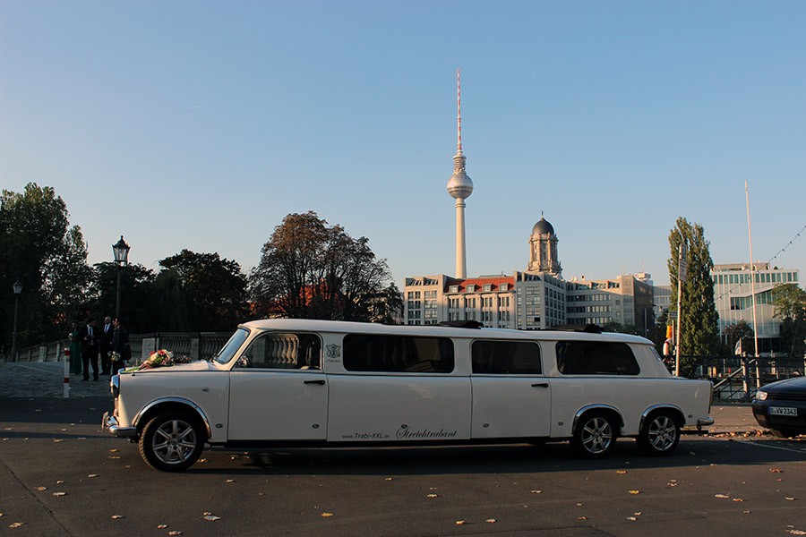 the-trabant-limo-exists-seriously_7.jpg