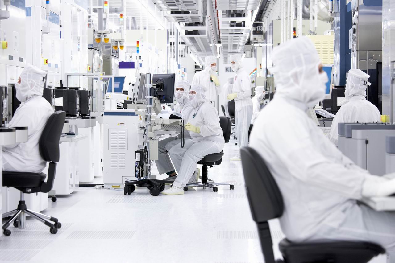 Globalfoundries-Reinraum-07.jpg