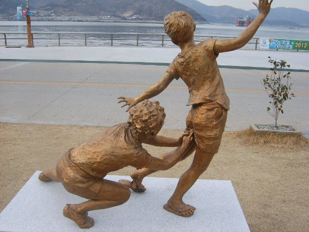 golden-kancho-statue.jpg