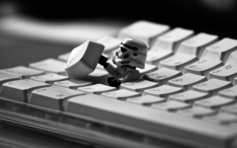 stormtrooper_wallpaper___the_escape-t2.jpg
