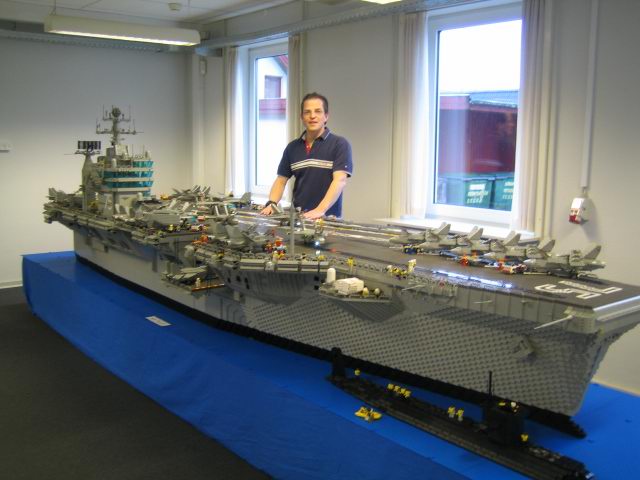 lego_aircraft_carrier_01.jpg