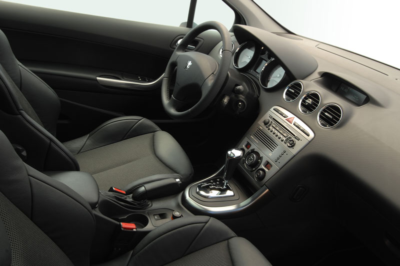 Peugeot-308-interior-2-lg.jpg