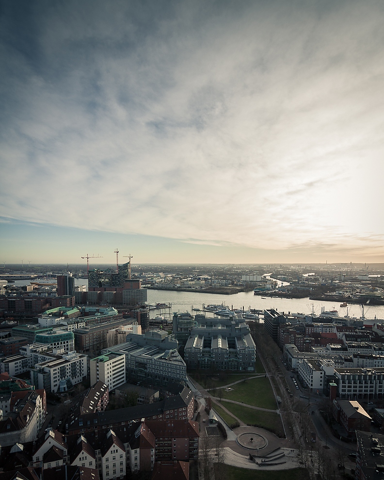 hamburg_cityscape_by_fungus_vs-d4menu0.jpg