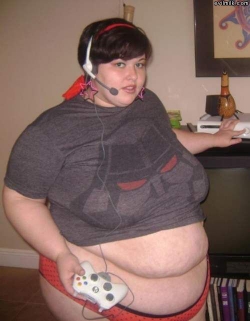 fat_gamer_girl_85338397.jpg