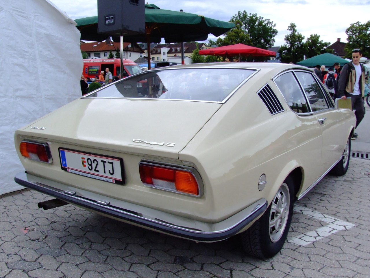 Audi_100_Coupe_S_04.jpg