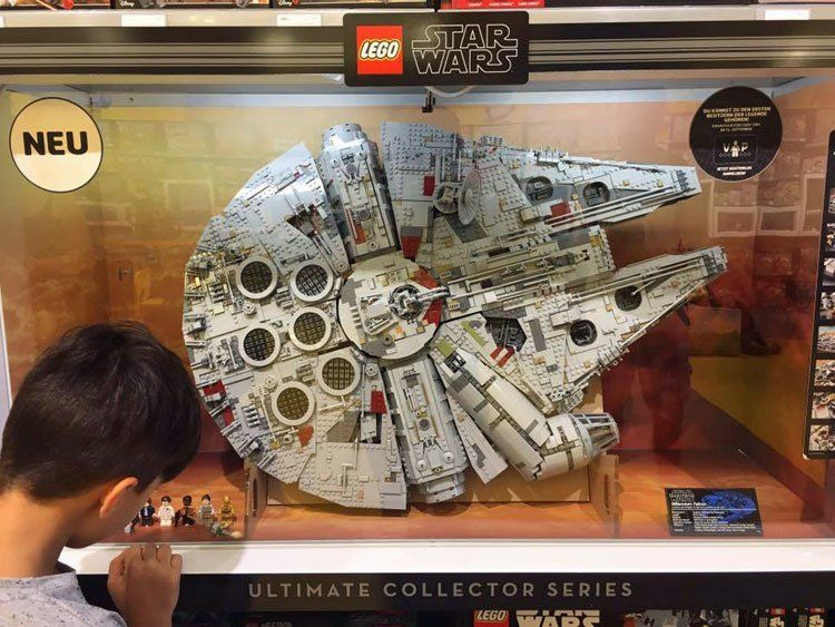 lego-starwars-75192-storedisplay2.jpg