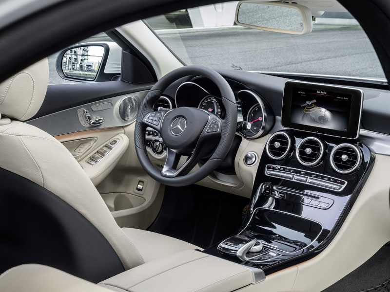 04-mercedes-innen-1387284593.jpg