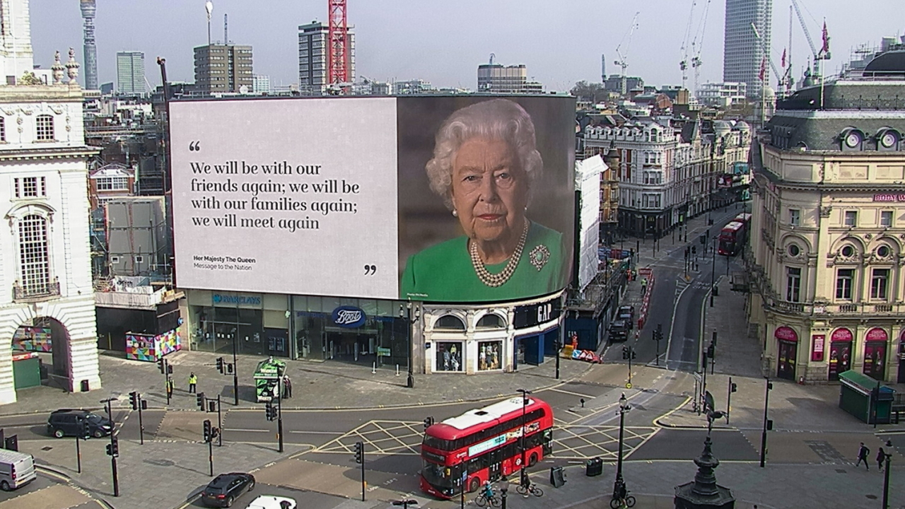 queen-elizabeth-121~_v-videowebl.jpg