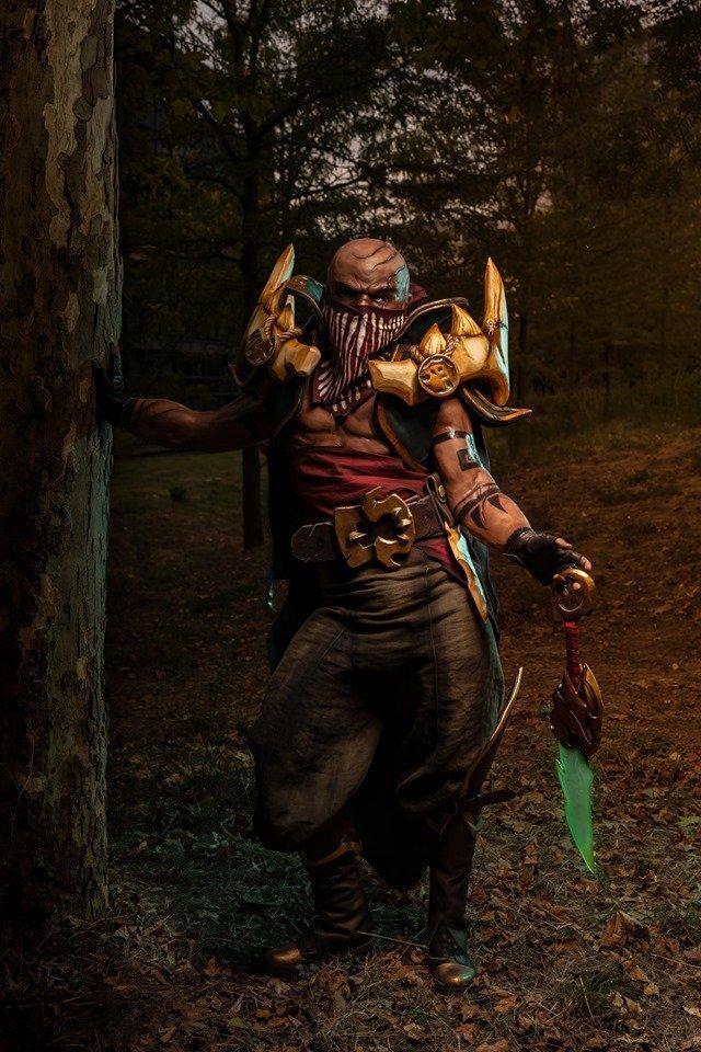pyke-costume-ban-league-of-legends-cosplay-event.jpg