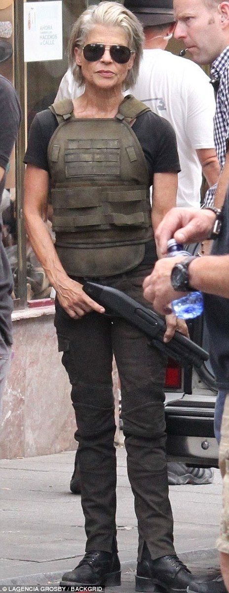 DgKYlhoVMAEBCS2.jpg