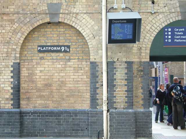 Kings_Cross_Platform_9%2C75.jpg