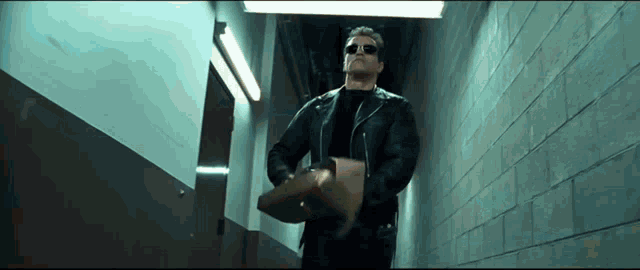 arnold-schwarzenegger-terminator.gif