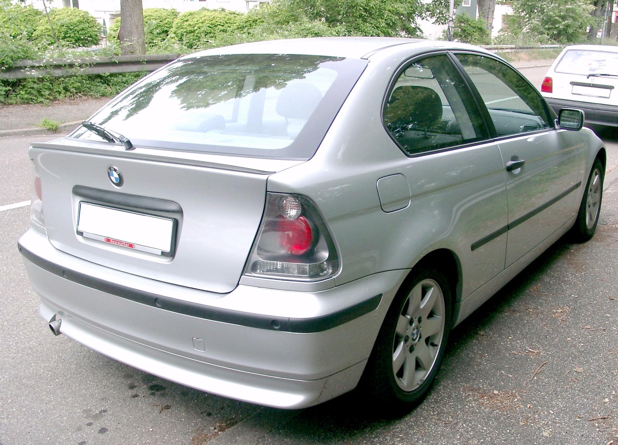 BMW_E46_compact_rear_20070522.jpg