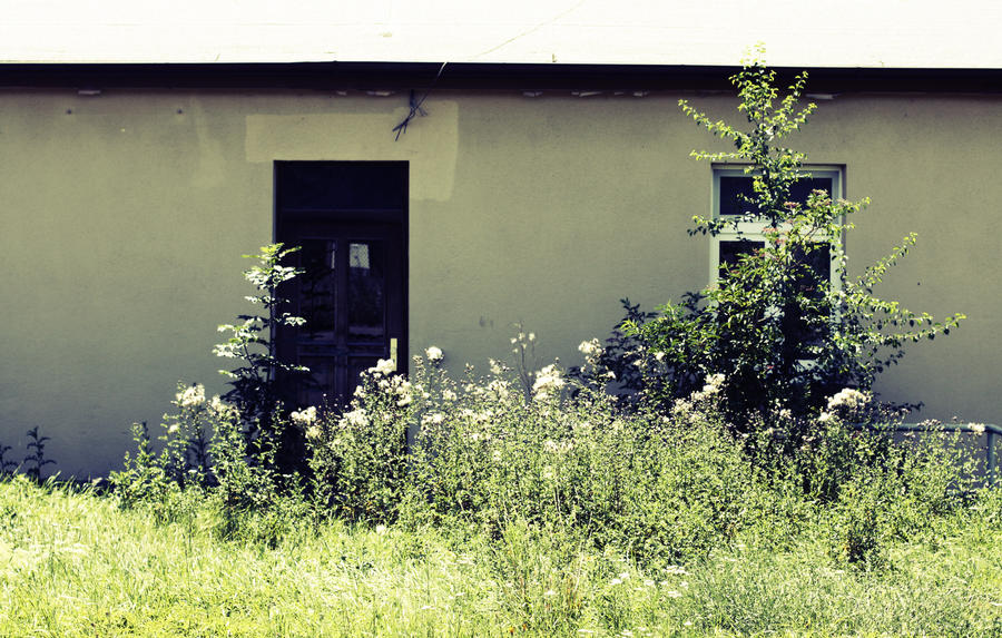 abandoned_2_by_rps05-d3vqxij.jpg