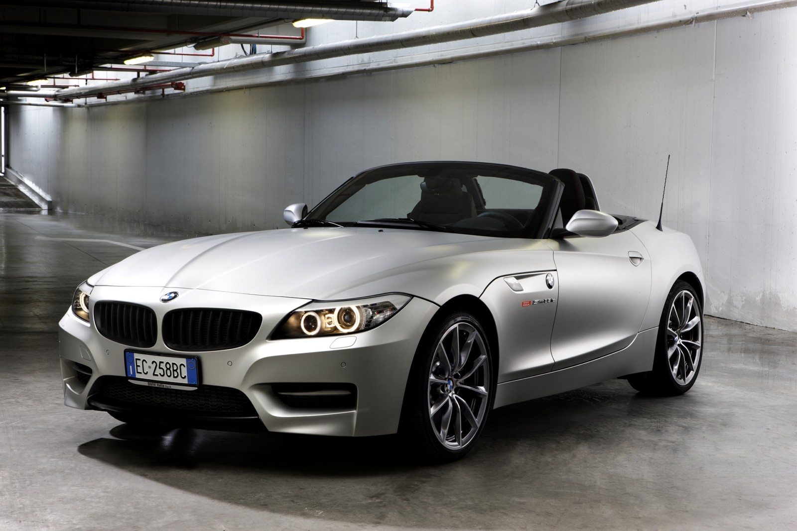 2010-Bmw-Z4-sDrive35is-Mille-Miglia-Limited-Edition-5.jpg