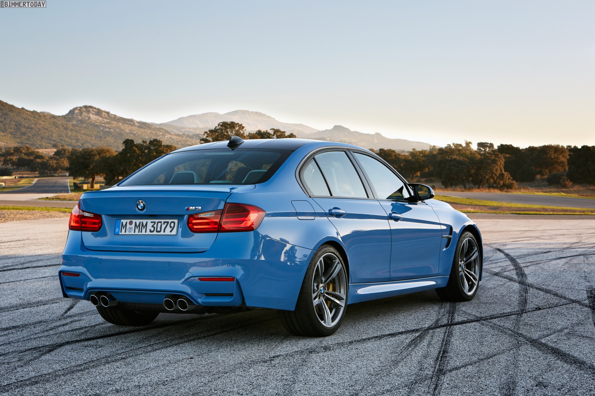 2014-BMW-M3-F80-Yas-Marina-Blue-Limousine-F30-09.jpg