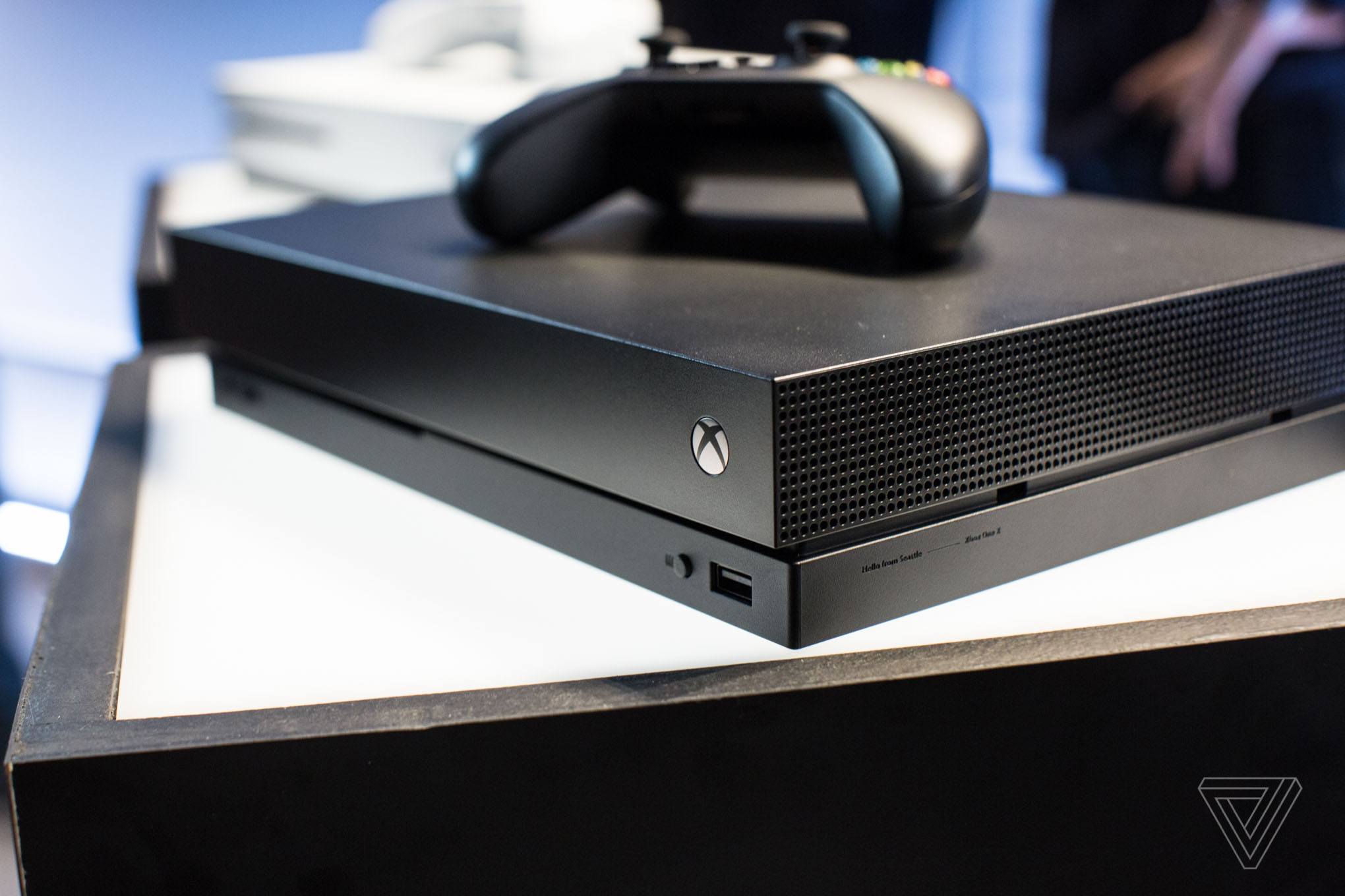 xbox_one_x_e3_2017_nick_statt_4.jpg