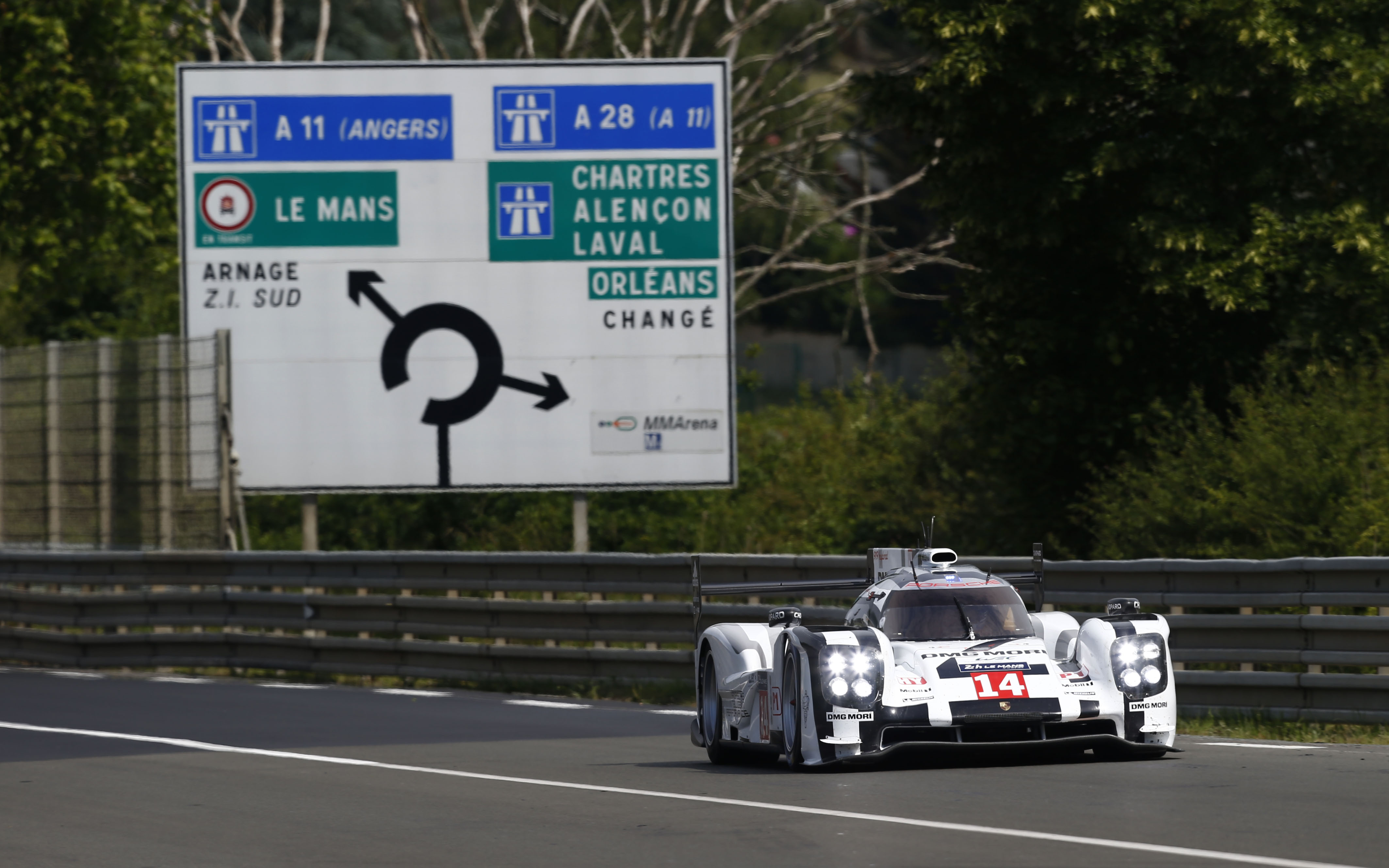 2014-Le-Mans-Porsche-Team-No-14-On-Track.jpg
